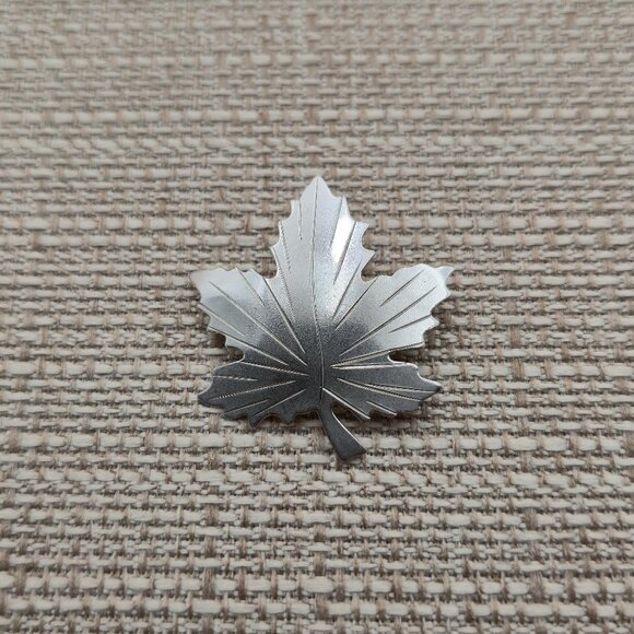 Sterling Silver Canadian Maple Leaf Pin Brooch A4666 - Picture 1 of 7